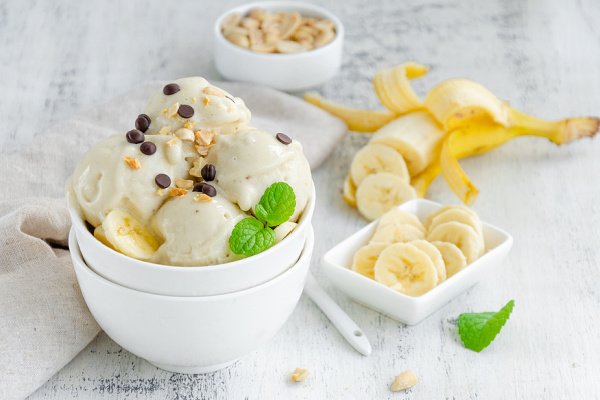 30 Homemade Protein Ice Cream Recipes for Weight Loss | If you're trying to lose weight - or maintain your weight - learning how to make protein ice cream will be a life-changer! When you crave something sweet, these recipes are the perfect option - they will satisfy your craving while also helping you feel full without the added calories, fats, and carbs. You don't need to follow a keto diet to enjoy these, and we've included tons of options and flavors, including vegan and dairy free!
