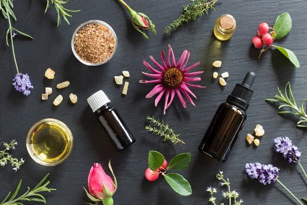 7 Home Remedies for Anxiety and Panic Attacks | From essential oils to simple relaxation techniques to deep breathing exercises to help you calm down, this collection of 7 tips to help relieve overwhelming stress and anxiety at home and at work is a must read for those in need of natural anxiety relief!