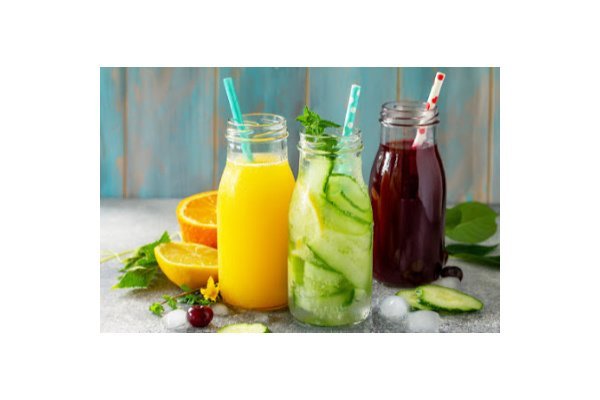 Anti-Inflammatory Juice Cleanse for Beginners | Whether you're following a strict anti-inflammatory diet plan, or you're on the hunt for breakfast recipes to kickstart your day while also helping to reduce the symptoms of autoimmune disease symptoms and/or chronic pain, we're sharing 25 juicing recipes for inflammation to boost your immune system and overall health. These natural remedies are loaded with superfoods and taste fabulous! #naturalremedies #inflammation #antiinflammatory #juicing